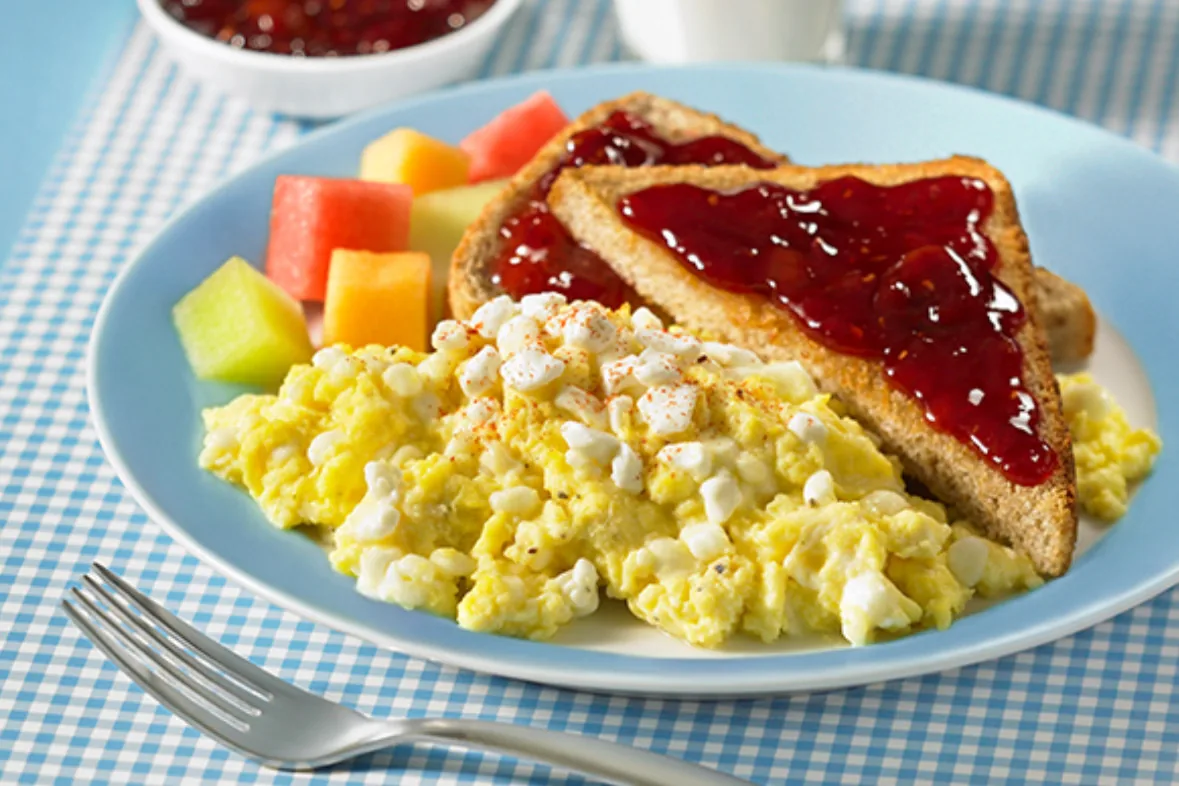 Eggs with toast