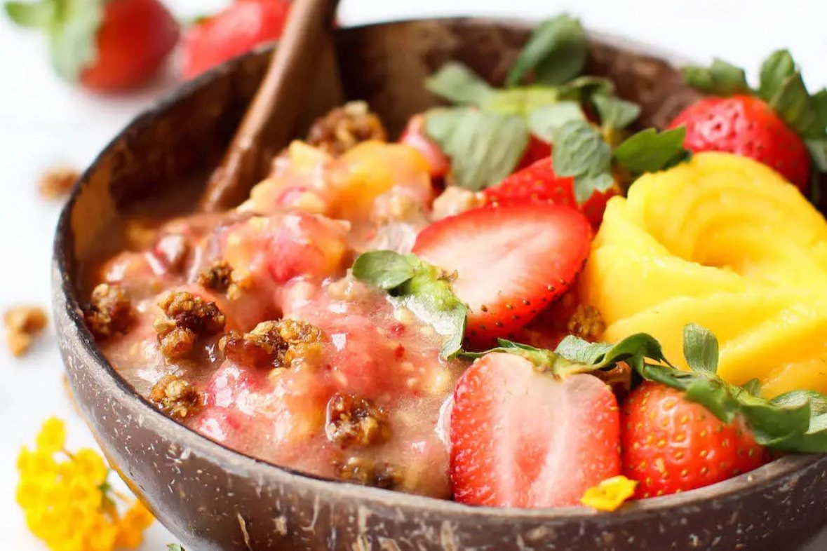Cereal with fresh strawberries